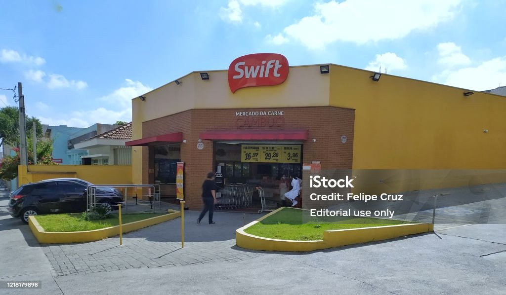 Facade Of A Franchise Of Swift Meat Market In Sao Paulo Stock Photo -  Download Image Now - iStock