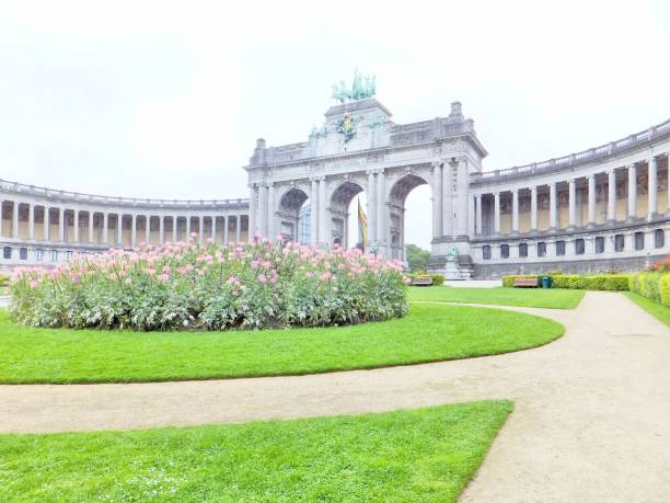 istock Brussels triumphal arch with blooming flowers 1218207842