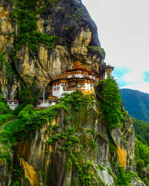 호랑이 둥지 (탁상) 수도원 - bhutan himalayas buddhism monastery 뉴스 사진 이미지