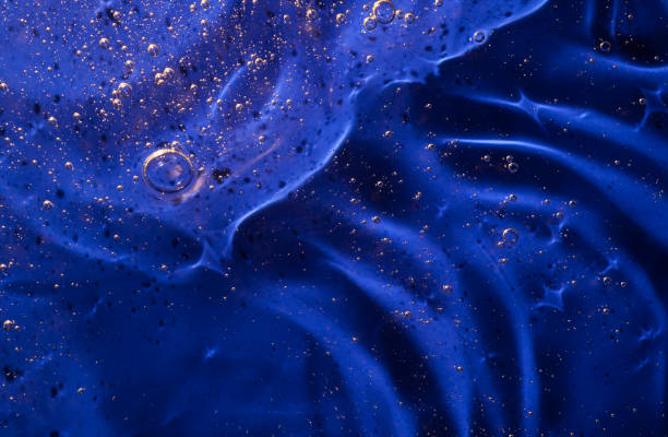 akwamarynowy niebieski szary przezroczysty żel kosmetyczny z bąbelkami na odizolowanym tle - facial cleanser moisturizer aloe vera gel nature zdjęcia i obrazy z banku zdjęć