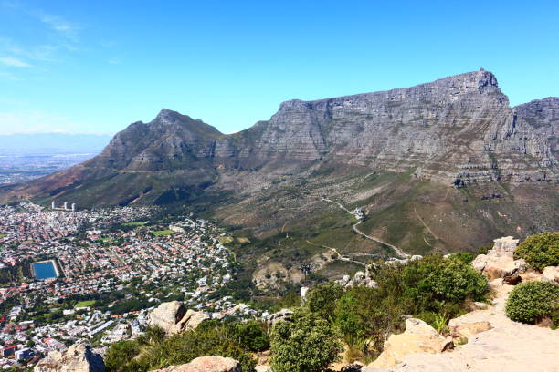 hermosa vista desde la cabeza del león - montaña de lions head fotografías e imágenes de stock