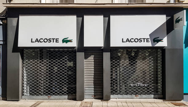 코로나바이러스 위기 - 프랑스 2020 - lacoste france 뉴스 사진 이미지