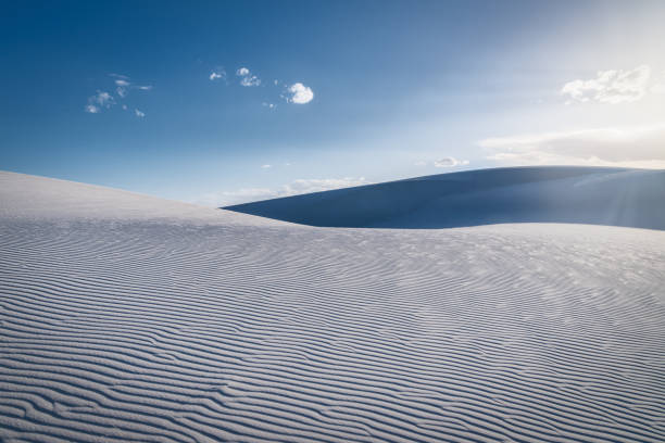 nuevo méxico white sands desert dunes usa - sand sand dune white sands national monument desert fotografías e imágenes de stock