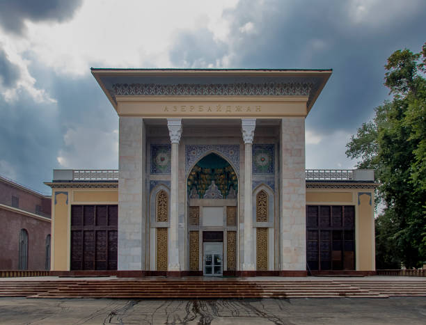 the azerbaijan pavilion at the all russia exhibition centre in moscow - vdnk imagens e fotografias de stock