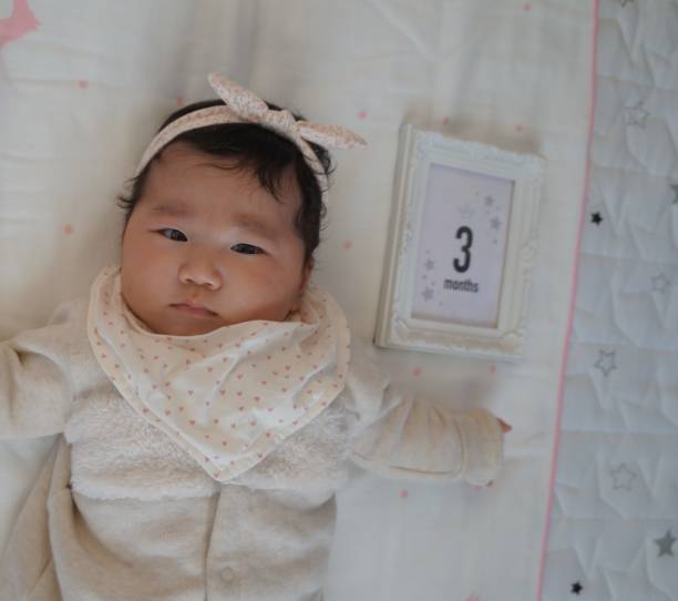 bébé de 3 mois - 0-1-mois photos et images de collection