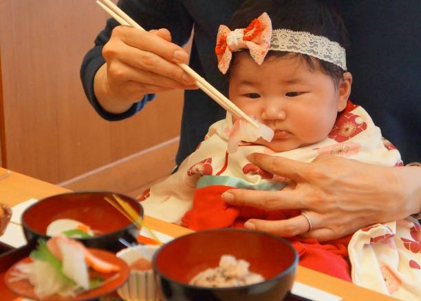 'okuizome' (premier repas) - 0-1-mois photos et images de collection