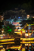 fenghuang-china-architektur-nachtansicht.jpg?b=1&s=170x170&k=20&c=pKVONhYaF7N2mVlzzG95tJ1FTAxOhoIGwhBUZboaW2I=