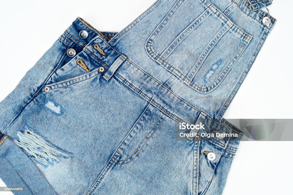 práctico Extranjero Mansión Monos De Mezclilla Femeninos Con Bolsillos Aislados Sobre Fondo Blanco Ropa De Playa De Verano Foto de stock y más banco de imágenes de Mono - Ropa protectora - iStock práctico Extranjero Mansión Monos De Mezclilla Femeninos Con Bolsillos Aislados Sobre Fondo Blanco Ropa De Playa De Verano Foto de stock y más banco de imágenes de Mono - Ropa protectora - iStock