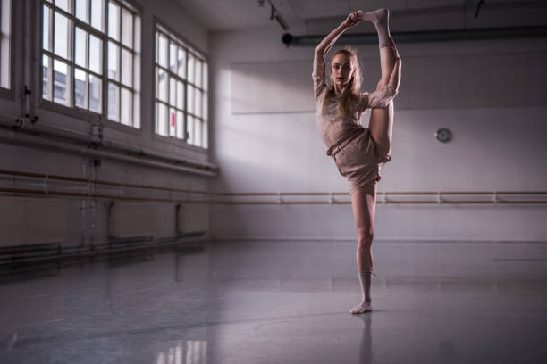 istock Jazzy moves in ballet studio, vertical spilts. 1218447654