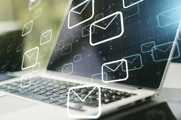 創造的な抽象的な郵便封筒は、現代のラップトップの背景、電子メールやマーケティングの概念にスケッチ。二重露出 - inbox ストックフォトと画像
