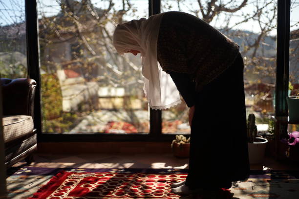 istock Muslim woman praying in Ramadan 1218516105