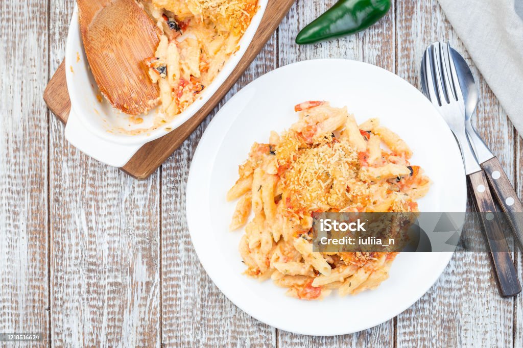 George Stevenson Vervullen Perth Blackborough Spicy Tomato Jalapeno Mac And Cheese With Mini Penne Pasta In A Baking Dish  And On Plate Horizontal Copy Space Top View Stock Photo - Download Image  Now - iStock
