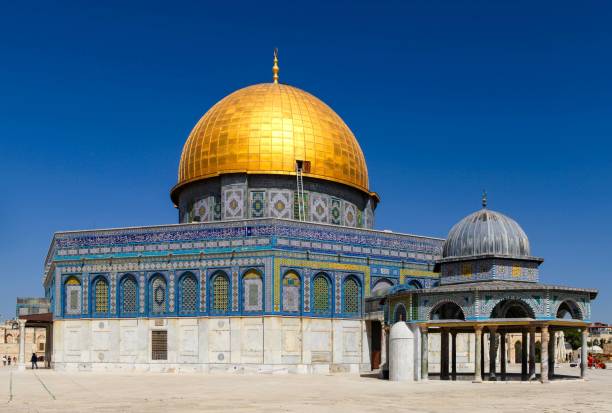 dome of the rock on the temple mount in the jerusalem old town - jerusalem dome of the rock israel temple mound imagens e fotografias de stock