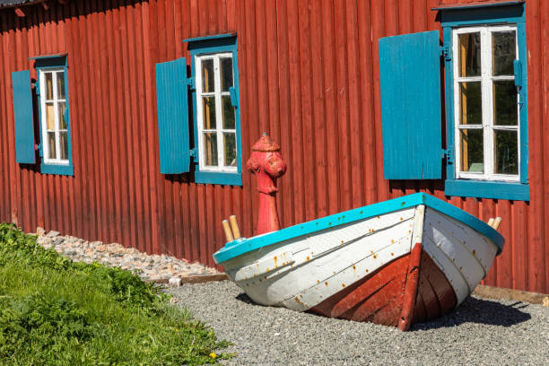 traditional architecture in tind fishing village on lofoten islands, nordland. norway. - fishing hut imagens e fotografias de stock