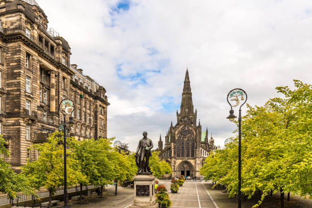 vista del centro di glasgow in scozia, regno unito - glasgow tower foto e immagini stock