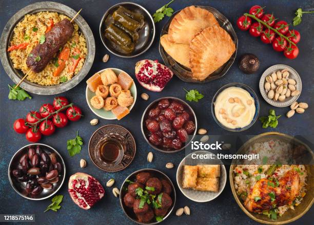 Makanan Buka Puasa Ramadan Foto Stok - Unduh Gambar Sekarang - Makanan - Makanan dan minuman, Ramadan, Idul Fitri - Ramadan