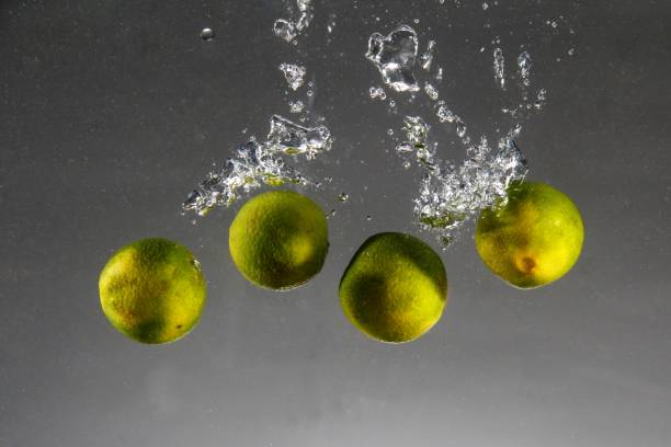 istock Calamansi dropped in water 1218582801