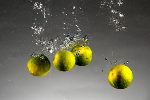 istock Calamansi dropped in water 1218583627
