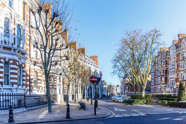 kensington area in winter, london - urban scene real estate nobody white imagens e fotografias de stock