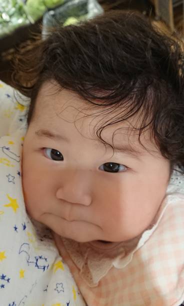 bebé de 5 meses - recién nacido 0 1 mes fotografías e imágenes de stock