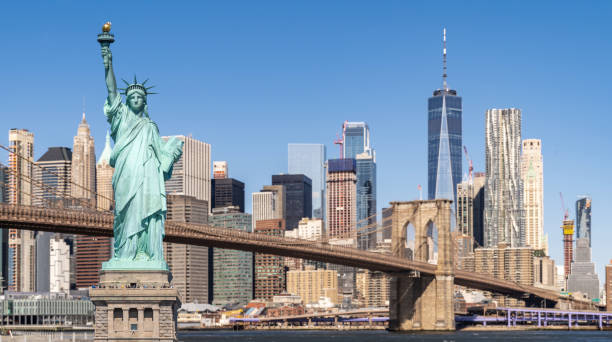 istock Brooklyn bridge statue of liberty 1218601598