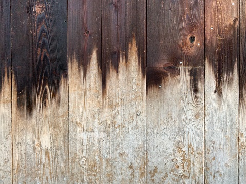 Barn siding with uneven stain