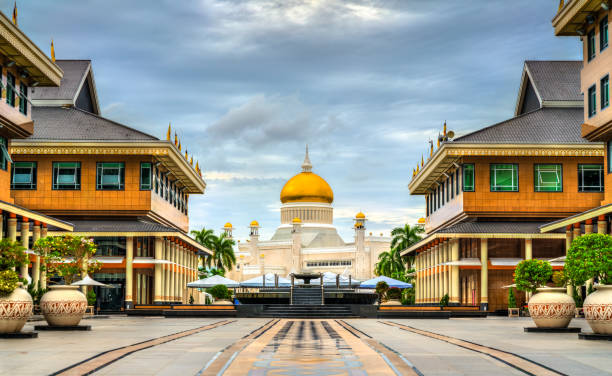 istock Omar Ali Saifuddien Mosque in Bandar Seri Begawan, Brunei 1218616741