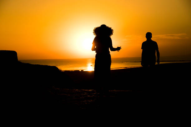 tourist woman hat silhouette
