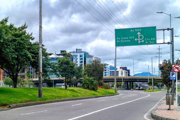 90+ Autopista Norte Foto Stok, Potret, & Gambar Bebas Royalti iStock