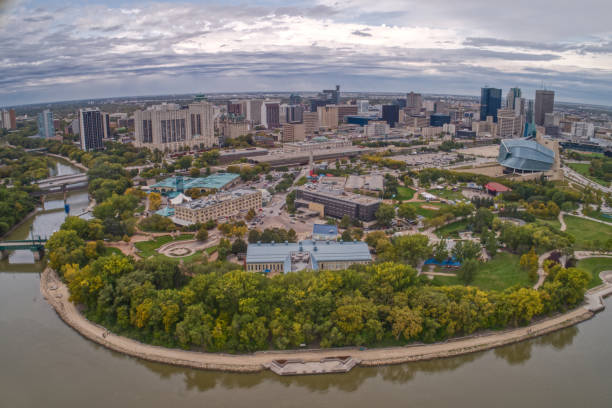 widok z lotu ptaka na centrum winnipeg, manitoba - manitoba zdjęcia i obrazy z banku zdjęć