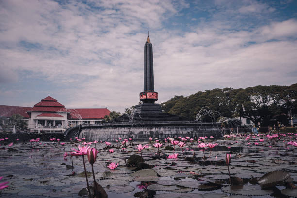 площадь монументов маланга - malang стоковые фото и изображения