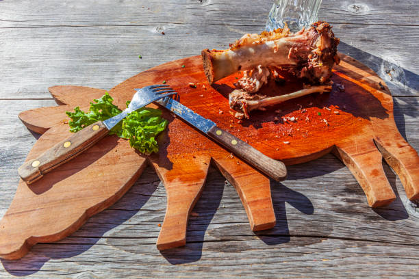 Empty wooden pig-shaped plate