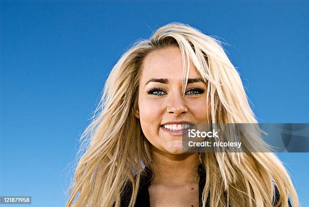 Mujer Bella Foto de stock y más banco de imágenes de 20 a 29 años - 20 a 29 años, 20-24 años, 25-29 años