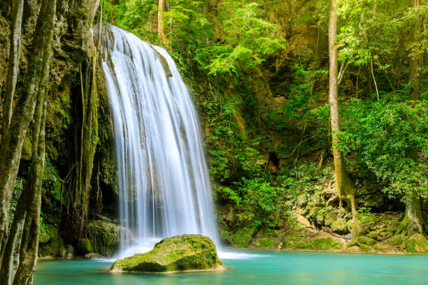 wodospad na poziomie klifu 3, park narodowy erawan, kanchanaburi, tajlandia - travel travel locations nature erawan zdjęcia i obrazy z banku zdjęć
