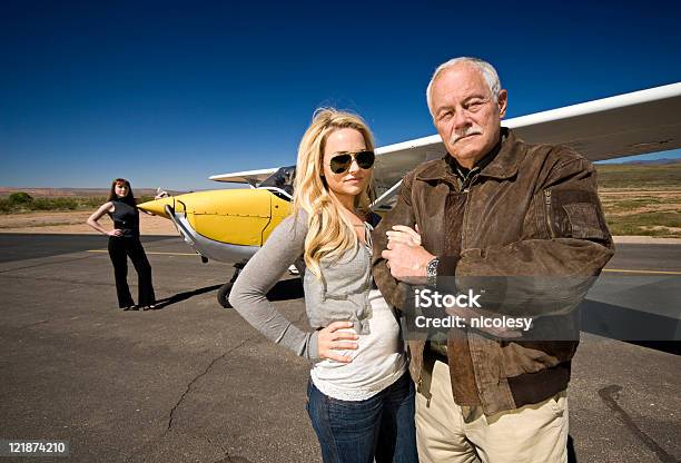 Hombre Feliz Foto de stock y más banco de imágenes de Piloto - Piloto, Tercera edad, Adulto