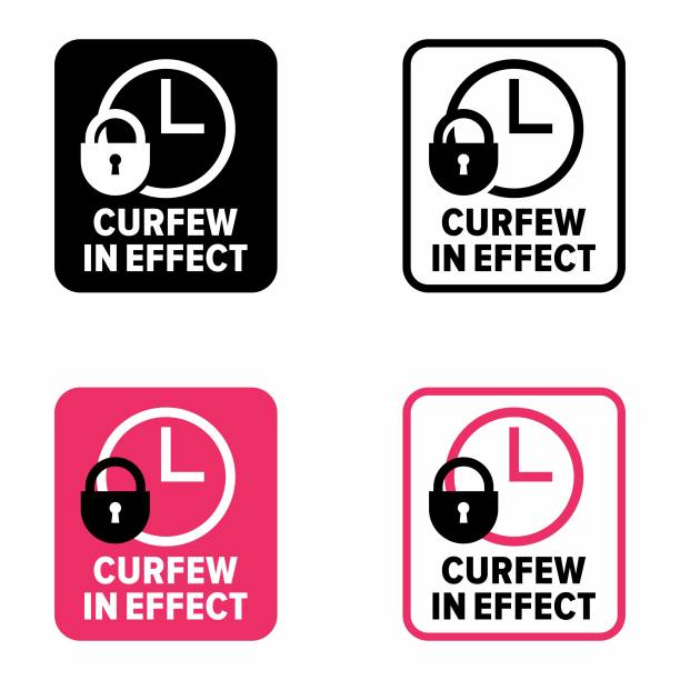 "curfew in effect" behörden einschränkung ordnung informationsschild - curfew stock-grafiken, -clipart, -cartoons und -symbole