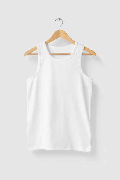 blank white tank top shirt mock-up su gancio in legno, vista laterale anteriore. - shirt hanger hanging blue foto e immagini stock