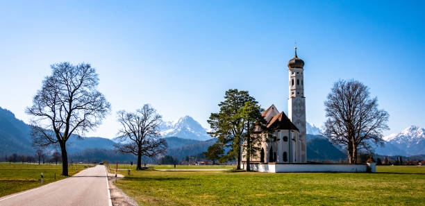 знаменитая церковь святого коломена возле швангау - бавария - st colomans church стоковые фото и изображения