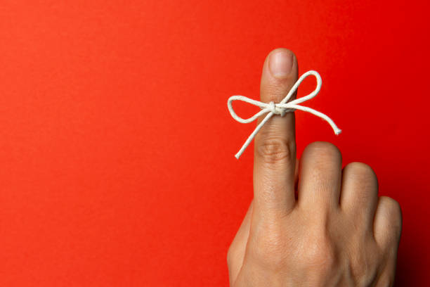 hand and string tied on index finger - reminder memories human finger string imagens e fotografias de stock