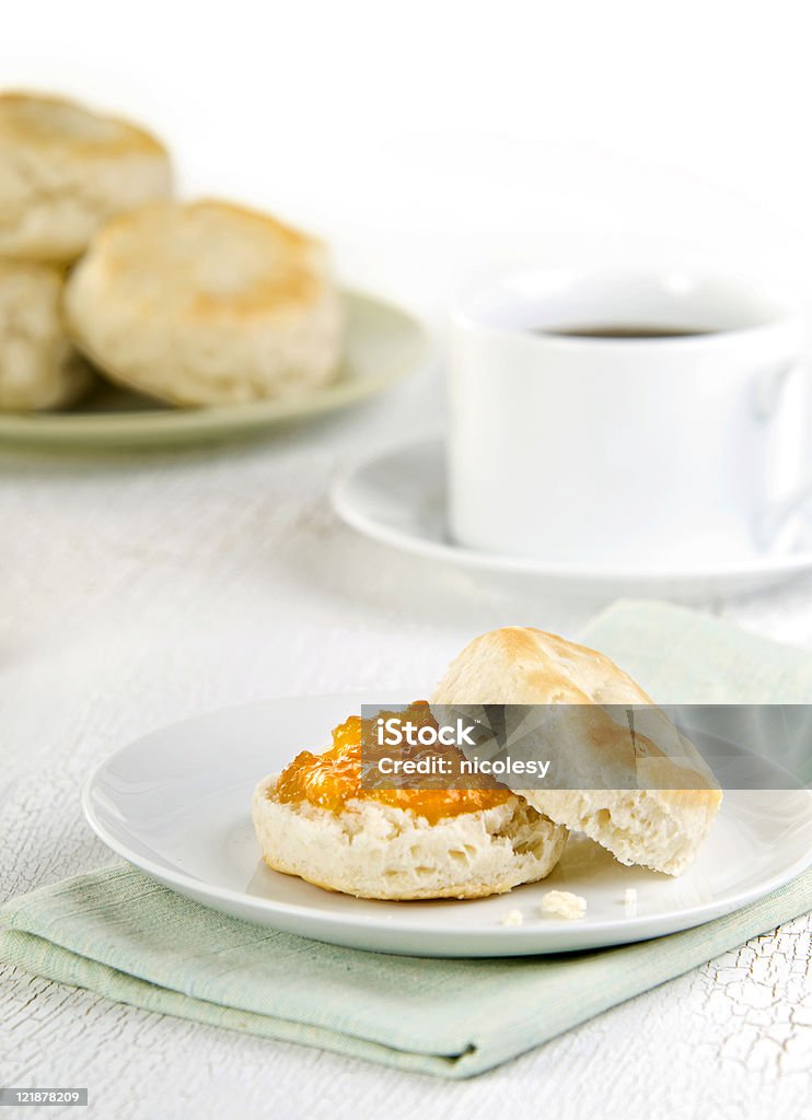 Biscuit au babeurre et de confiture - Photo de Aliment libre de droits