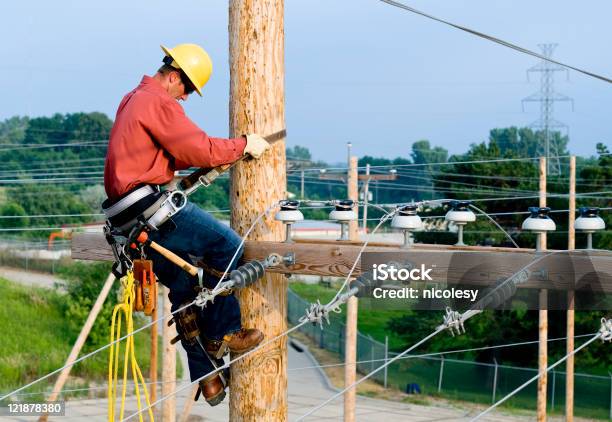 Utilitylineman Stockfoto und mehr Bilder von Arbeiten - Arbeiten, Telefonmast, Stab