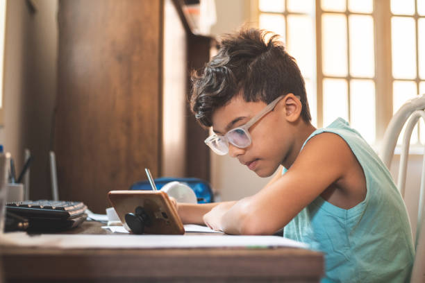 educação online - sentar se pose - fotografias e filmes do acervo