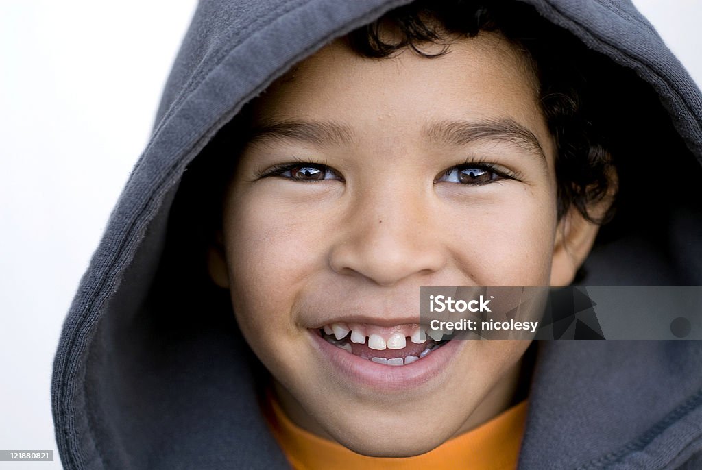 Niño sonriente - Foto de stock de Camisa con capucha libre de derechos