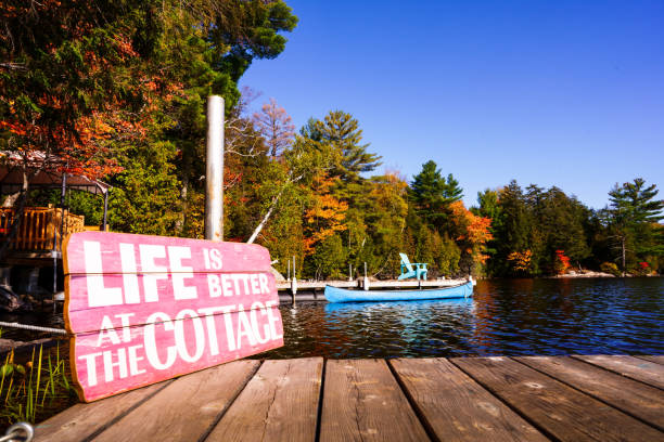 signo de la cabaña - natural landmark nature recreational pursuit ontario fotografías e imágenes de stock