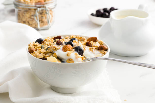 colazione muesli - almond bowl ceramic food foto e immagini stock