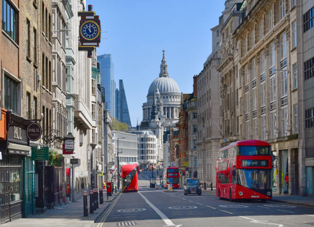 ロンドンのフリートストリート - bus taxi london england double decker bus ストックフォトと画像