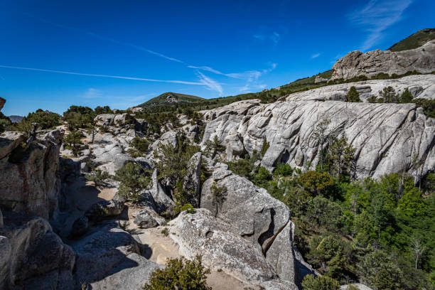 city of rocks, idaho - idaho rock climbing city of rocks mountain imagens e fotografias de stock