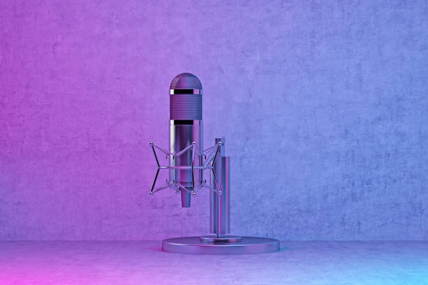 мик�рофон радиостанции в розово-голубом освещении - voice over стоковые фото и изображения