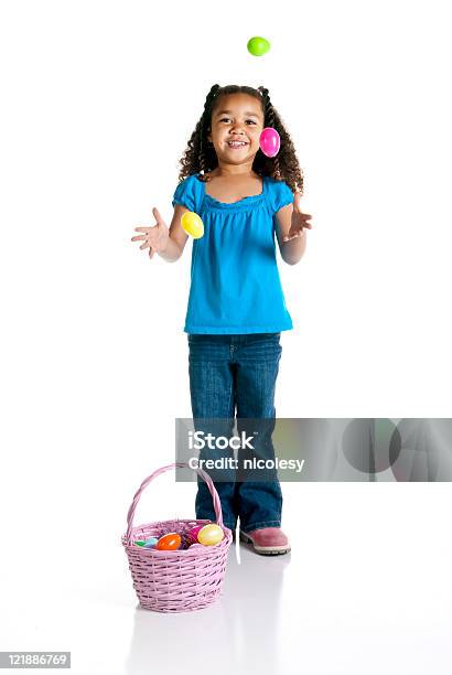 Ragazza Di Pasqua - Fotografie stock e altre immagini di Bambino - Bambino, Fare il giocoliere, Uovo di Pasqua