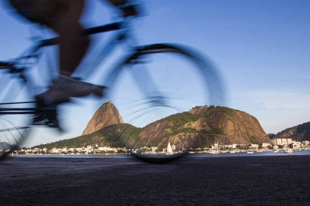 pan de azúcar río de janeiro - brazil bicycle rio de janeiro outdoors fotografías e imágenes de stock